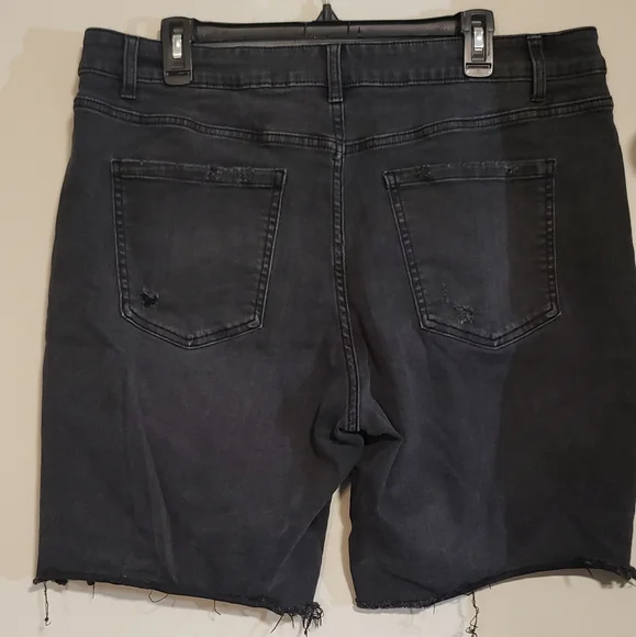 Womens shorts. Time and Tru. Color Black. Size 20. - Picture 2 of 3